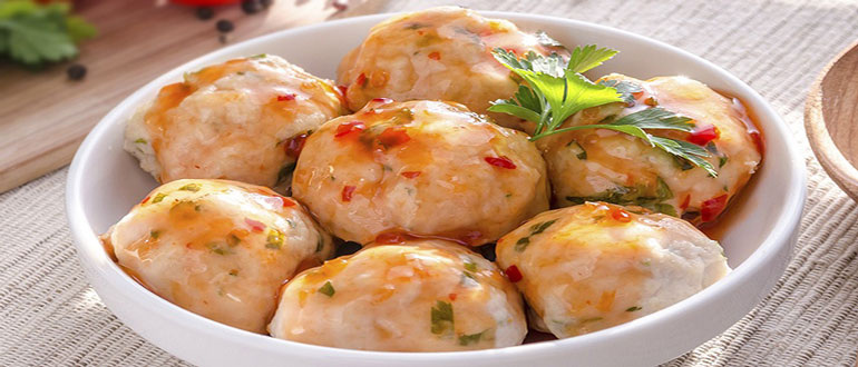 Сочные биточки для сытной трапезы готовить лучше из домашнего фарша