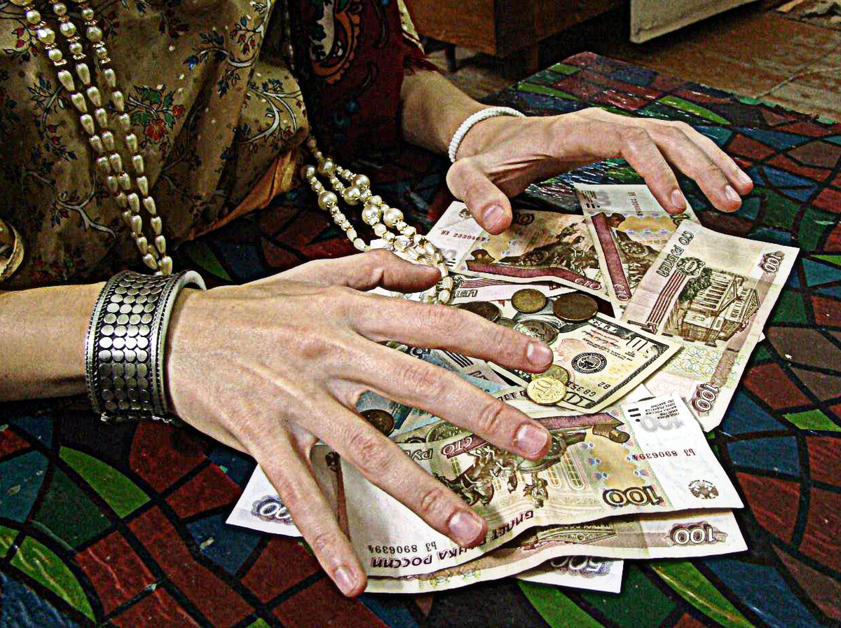 Ни один из когда-либо живших «народных цели­телей», экстра­сенсов, а тем более — магов и колдунов не был засвидетельствован мнением народа Божия, как святой подвижник и праведник...