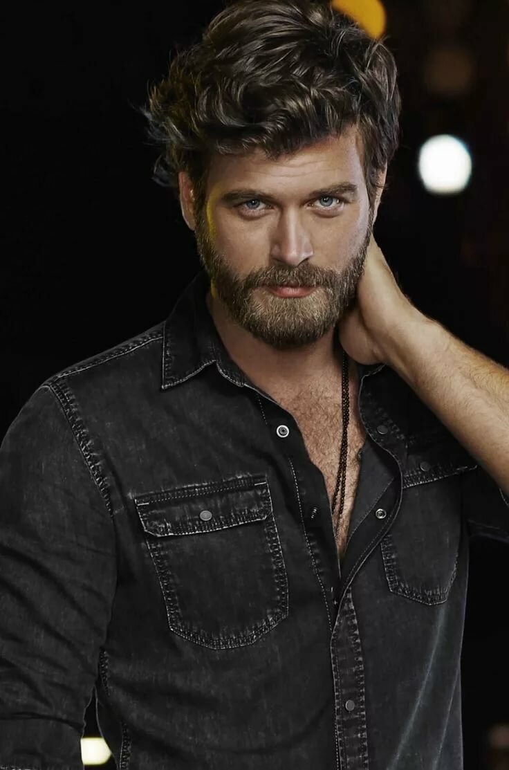 Турецкий актер Кыванч Татлытуг.