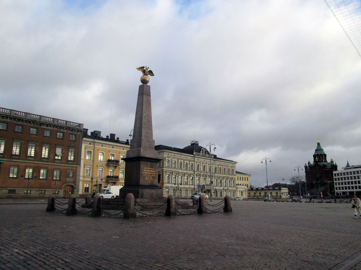 Успенский собор, памятник императрице Александре, Хельсинки