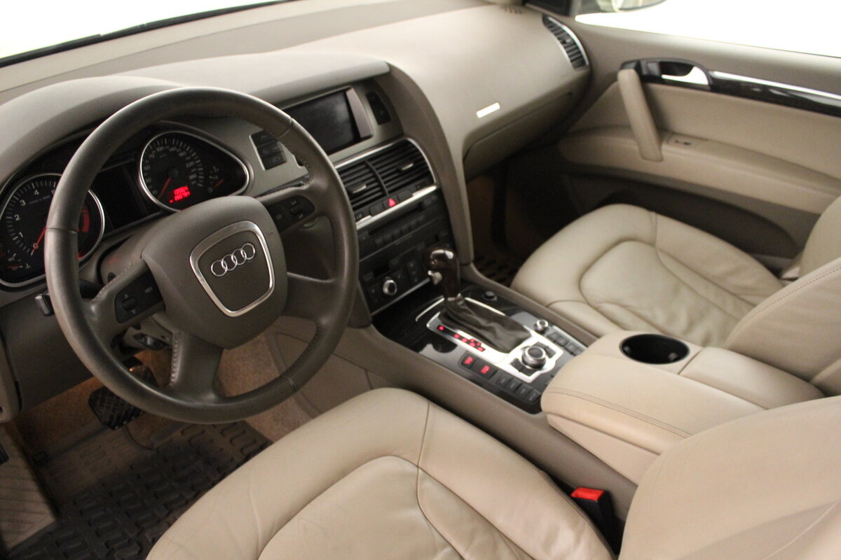 Болячки ауди. Audi q7 2006. Audi q7 2006 салон. Ауди q7, 2006 2006. Ауди q7 2006 салон.