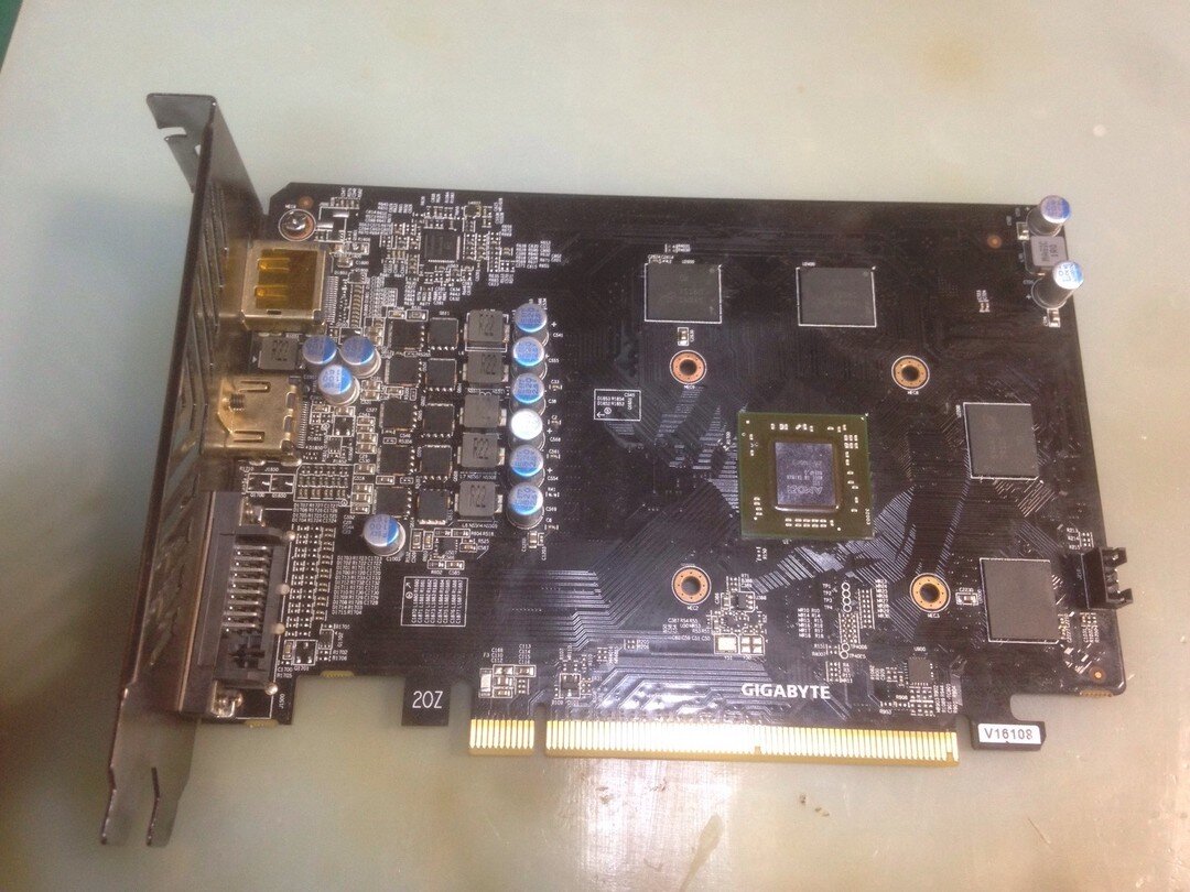 Видеокарта gigabyte rx. ASUS RX 460 плата. RX 460 2gb чип. ASUS rx460 4gb плата. Gigabyte RX 560 4gb системная плата.