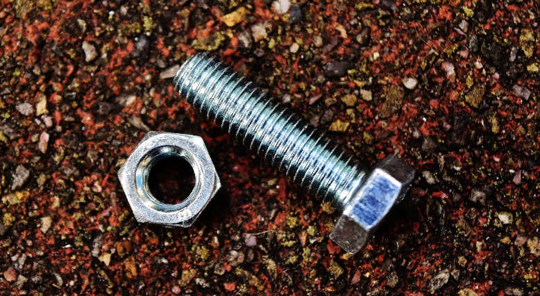 болт с гайкой