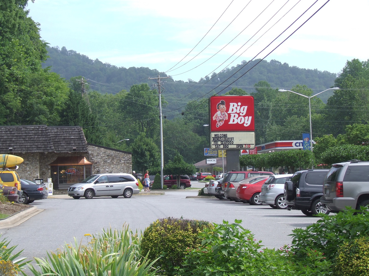 Черокки был весь конфетный и старомодный