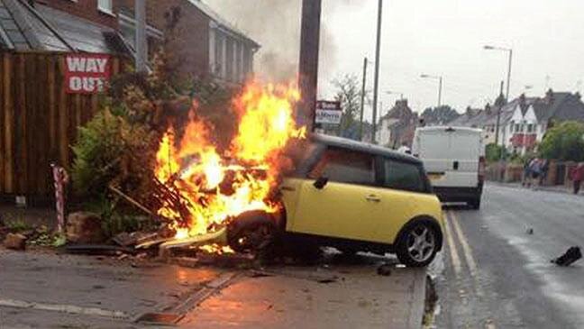 Нет-нет, этот сгорел из-за невнимательности  девушки-водителя и вообще он был на механике))))))))))