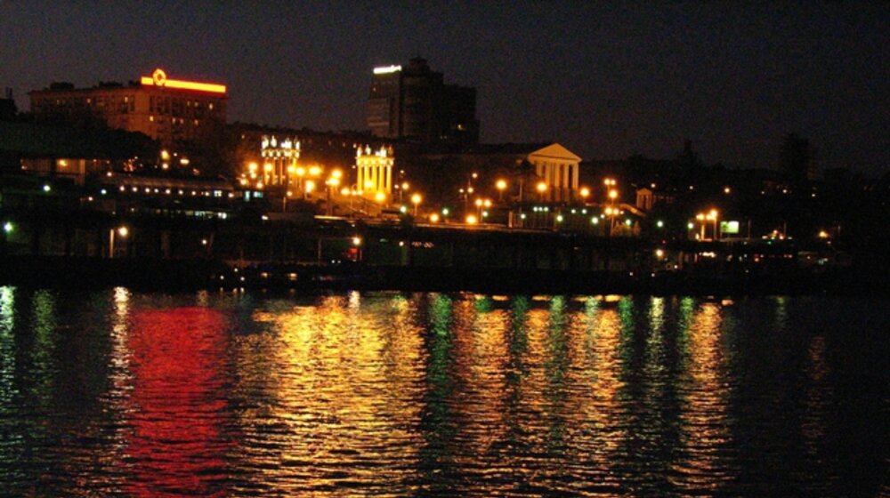 Правда, красиво?! Где-то среди этих огней - огонёк моего авто...