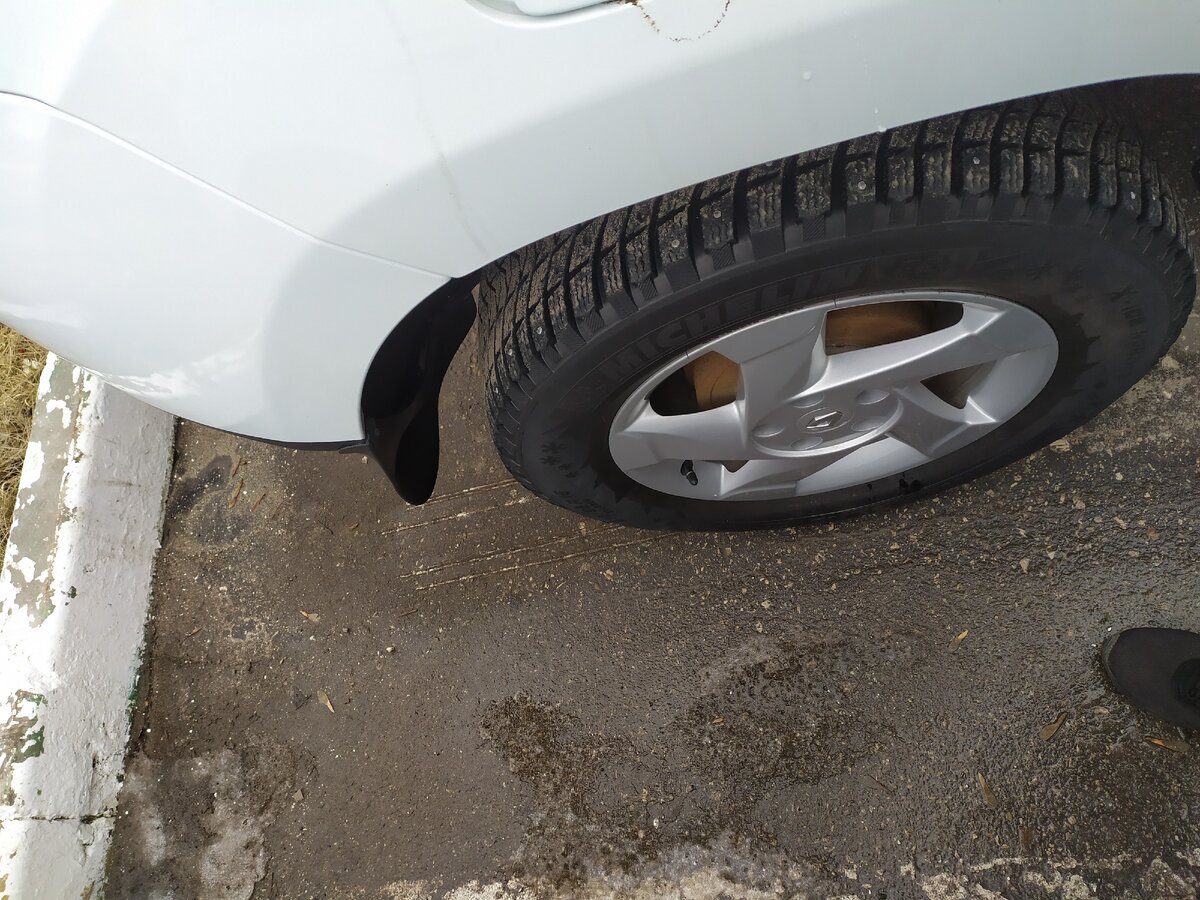 Начал ехать а колесо заблокировано,позвал мастера .