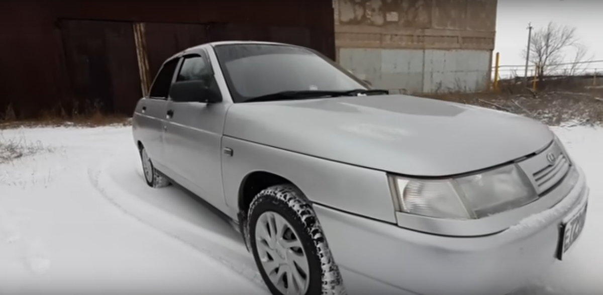 "Десятка" ВАЗ отечественный автомобиль