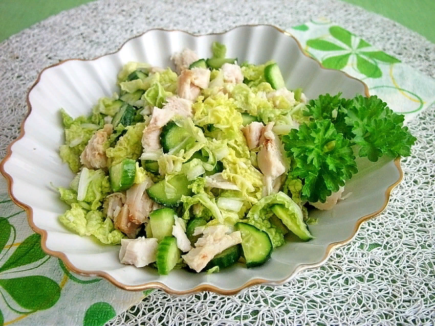 Салат с копченой курицей и яйцами — рецепт с фото пошагово