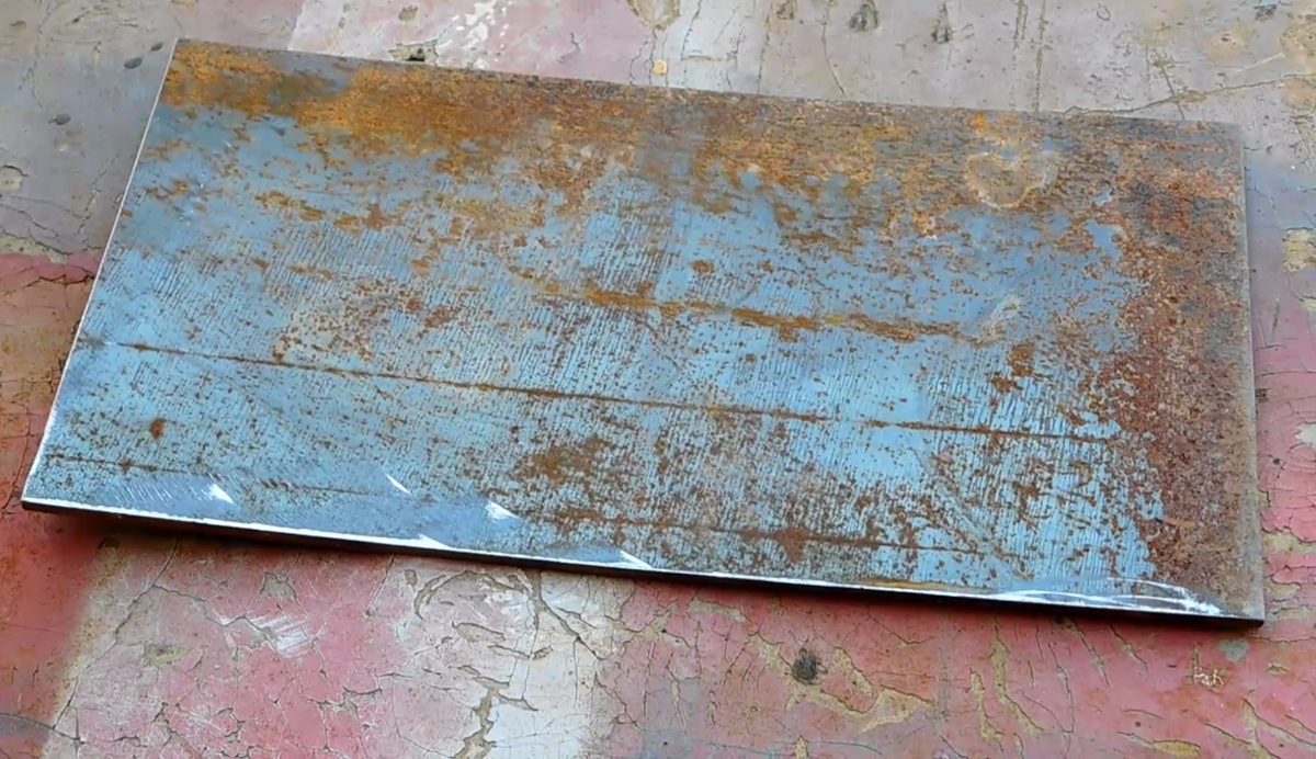 Для начала нам понадобится стальная пластина 150 мм на 300 мм.