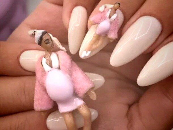 Мне кажется или это КИМ КАРДАШЬЯН?