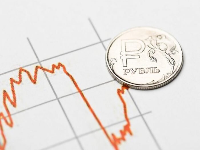 Он подчеркнул, что курс рубля – это всегда отношение к иной валюте. Спад в экономике сейчас происходит в европейских странах и в Америке. Каждая страна пытается подтянуть деньги в свои финансовые системы. Он не исключает, что рубль будет расти, дешевле станет, скорее всего евро, в отношении с рублем, но и доллар уступит свои позиции.