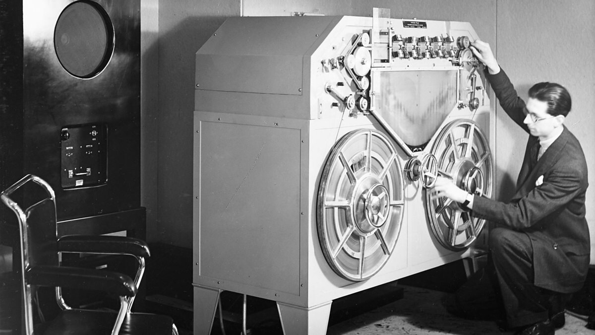 Aeg magnetophon k1 - 1935. ленточный магнитофон sony 1949. магнитофон днепр 3. сша магнитофонов (wire recording, 149$. Sony cassette-corder tc-150.