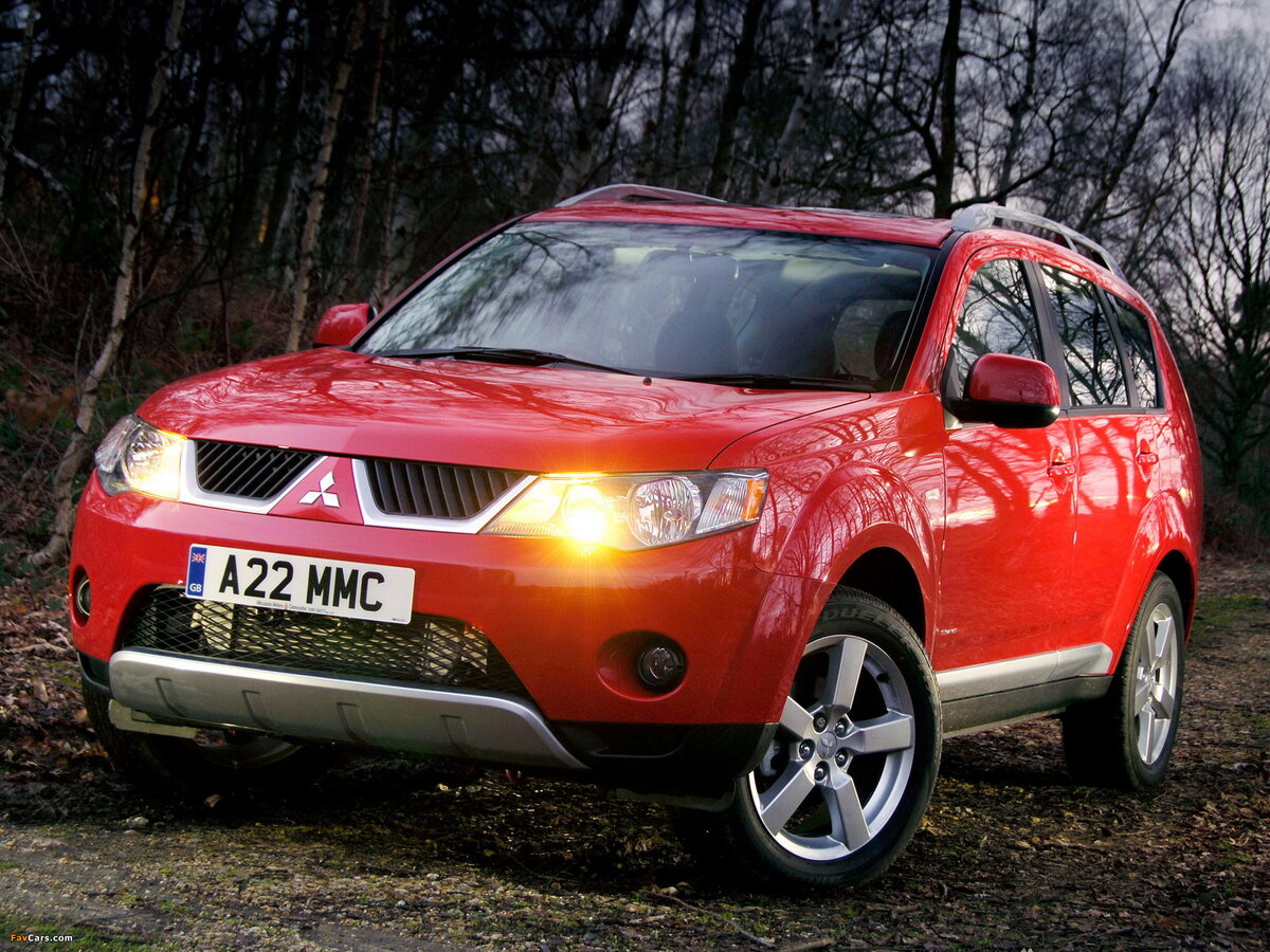 Компактный кроссовер, выпускаемый японской корпорацией Mitsubishi с 2001 года. Изначально, когда продажи начались в Японии, он назывался Mitsubishi Airtrek и базировался на концепт-каре Mitsubishi ASX, показанном в 2001 году на Североамериканском международном автосалоне.