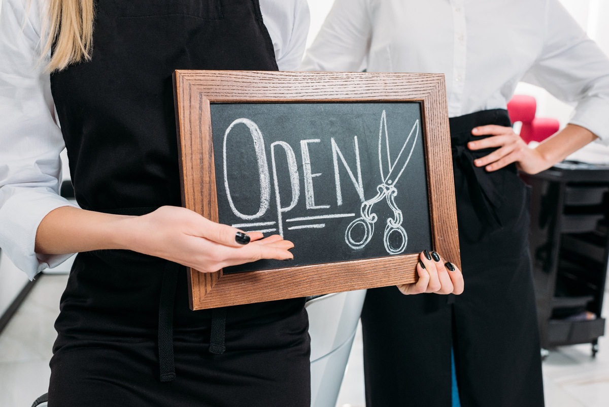 Когда откроются салоны красоты?