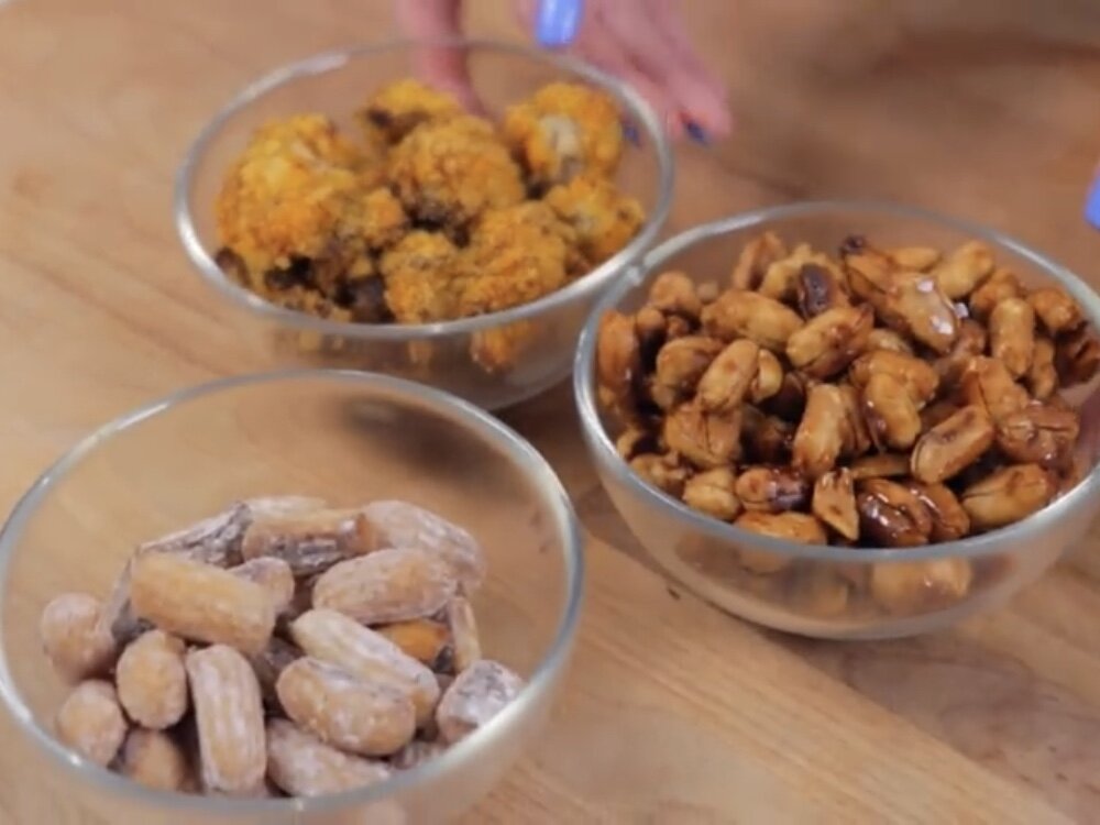 Кстати, эти закуски вы также можете приготовить для дружеских посиделок. Уверяю вас — друзья будут в восторге. 