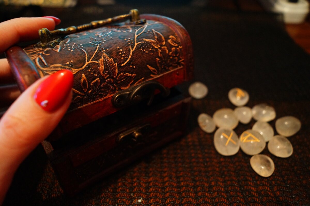 Я, Алианурра Кесеи, таролог с большим опытом. Доверьтесь мне и мы вместе решим любую вашу проблему. WhatsApp -> 8-904-446-02-81 . Гадаю на таро, рунах, просмотр по фото, более 13 лет опыта работы, с клиентами различной сложности.