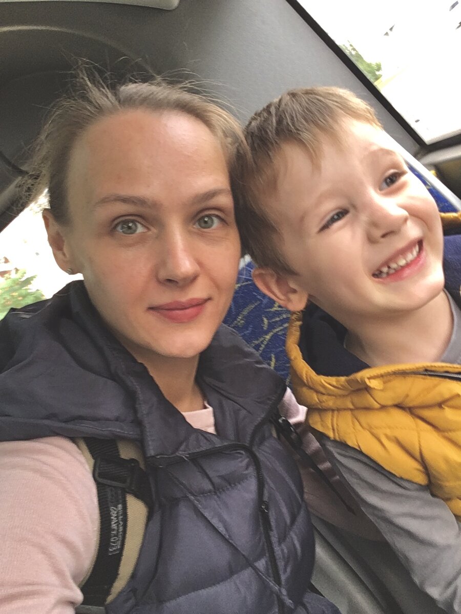 Ребёнок доволен, значит, все как и должно быть :)