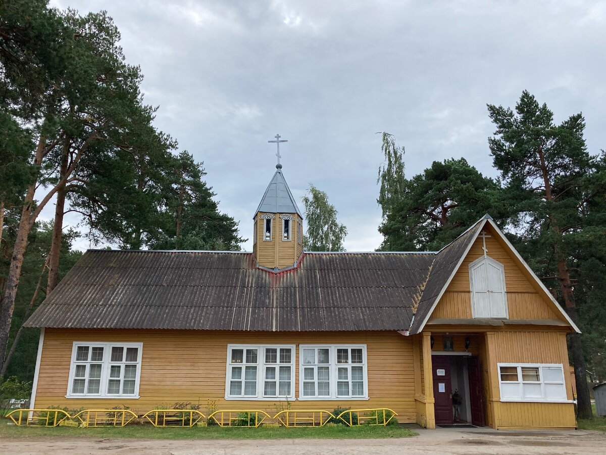 Храм Великомученика Пантелеймона. Чем не церквушка в каком-нибудь финском городке?