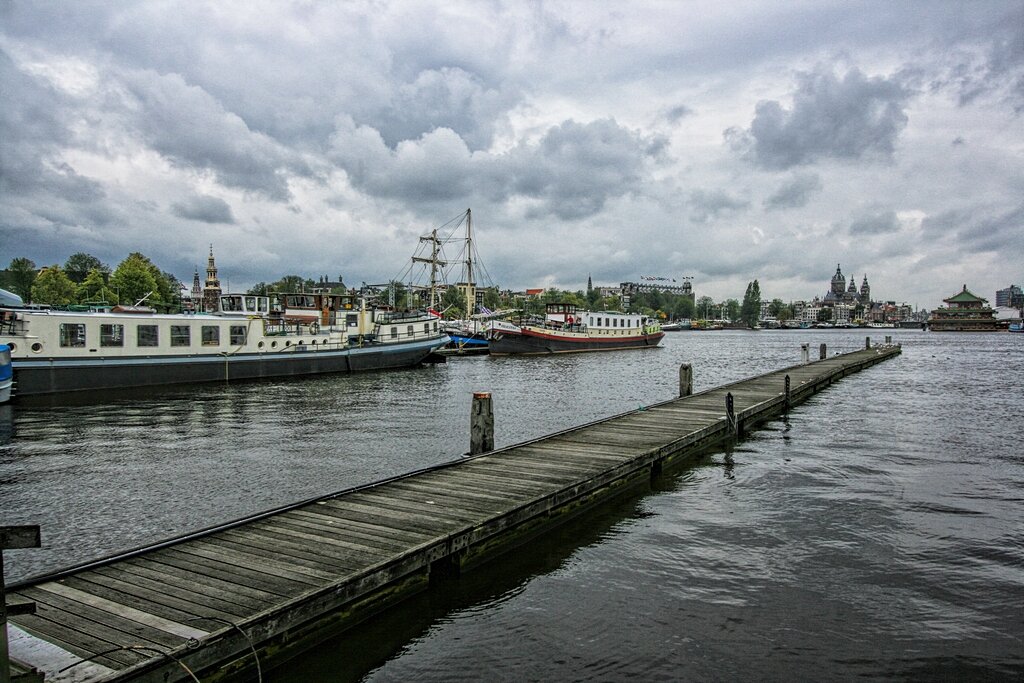 hostelboats - плавучие гостиницы Амстердама.