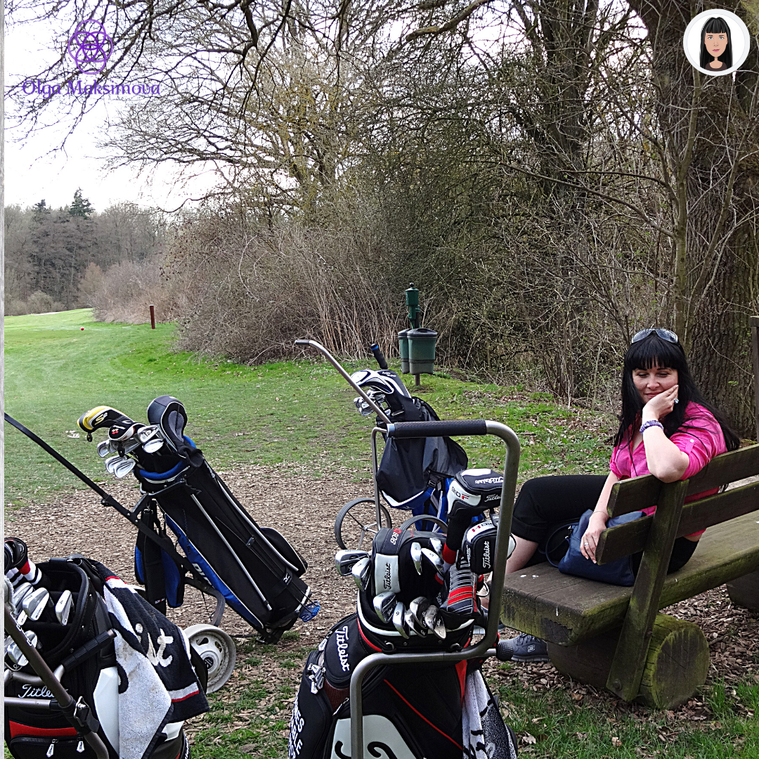 Сижу, жду игроков, готовимся к соревнованиям. Устала :)