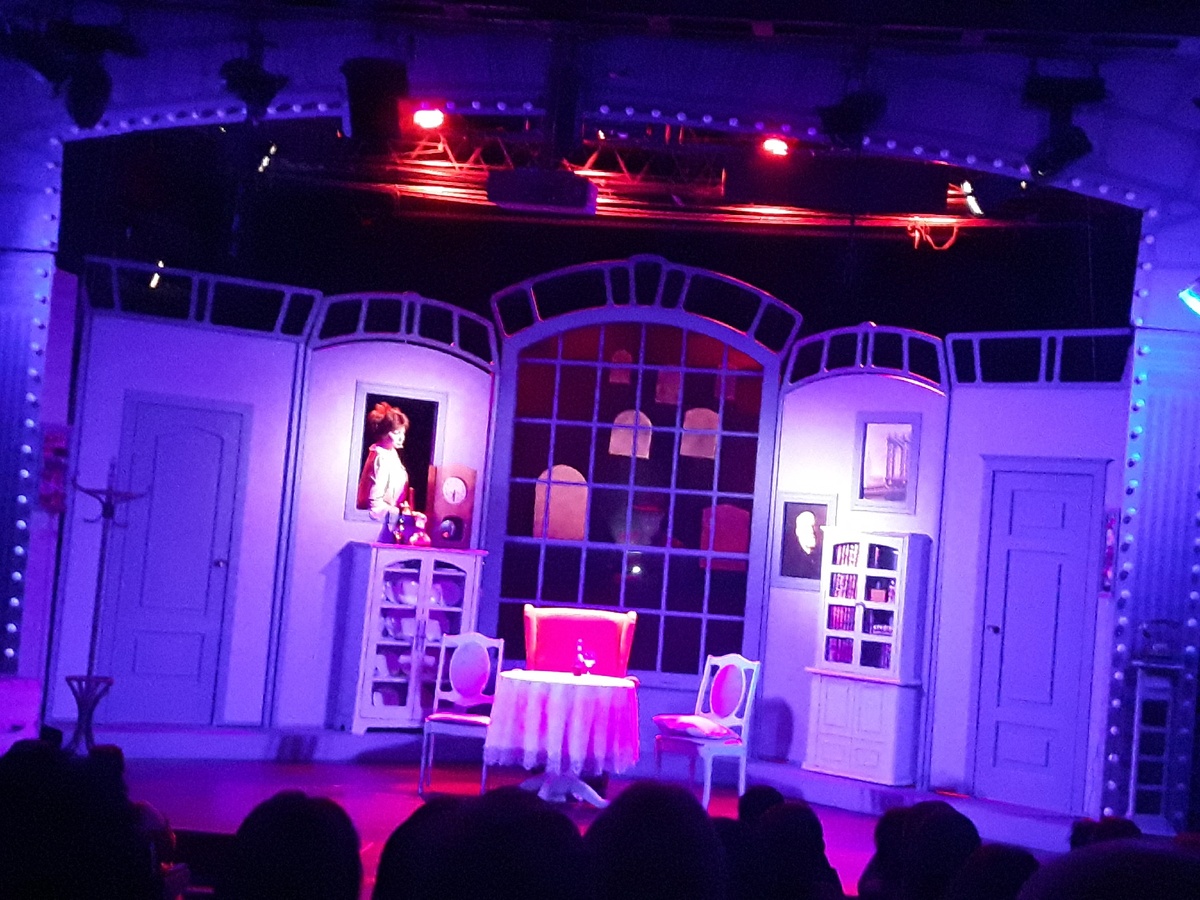 Мюзик Холл. Черная комедия "Мышьяк и кружева". Авторское фото. 03.10.2020