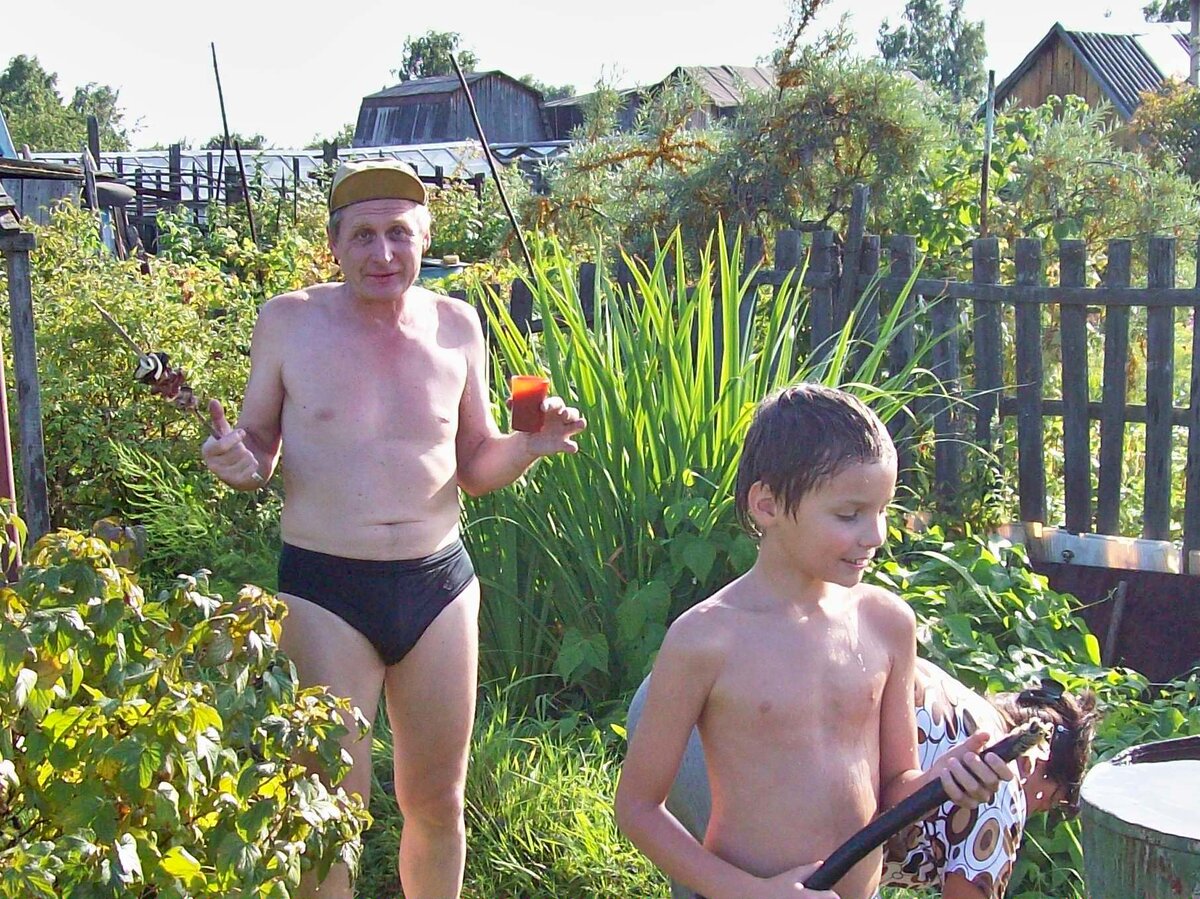 День рождения на огороде.