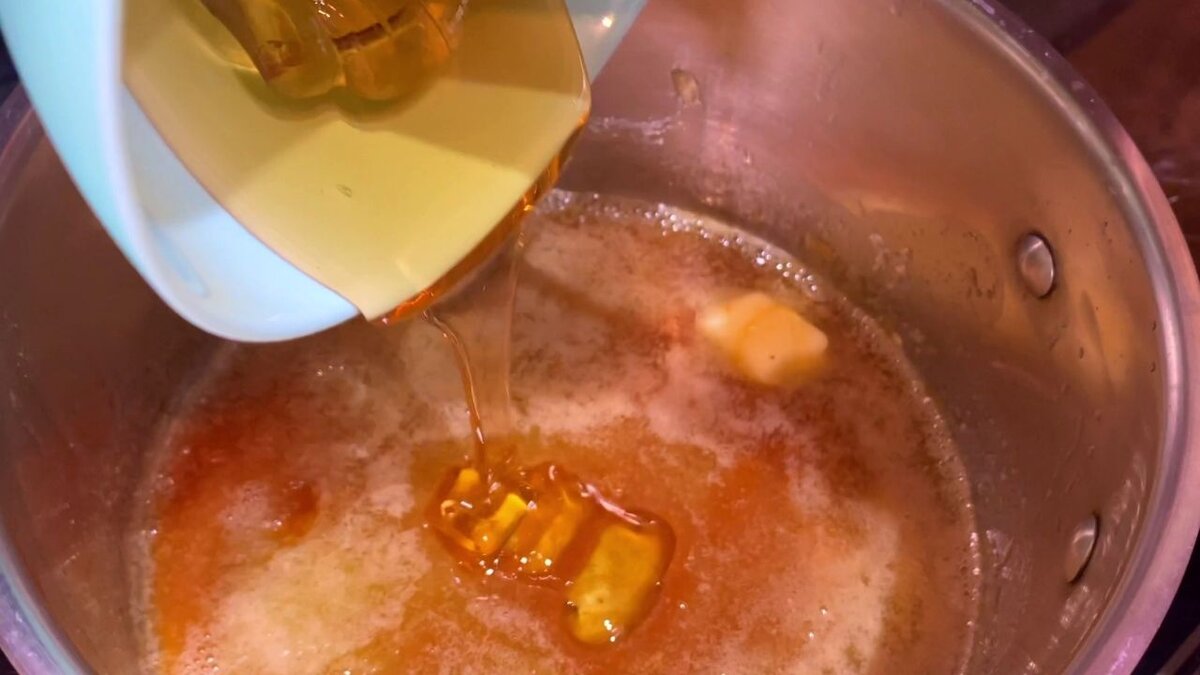 Шоколадно - медовый торт "Спартак" с заварным сметанным кремом