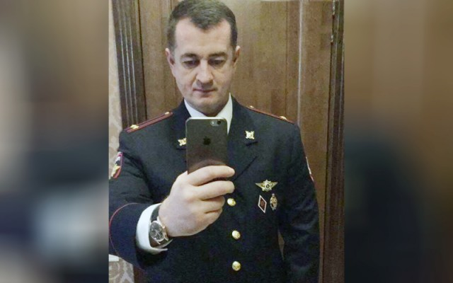 По сообщению Генеральной прокуратуры России, суд В Ростове-на-Дону приговорил бывшего начальника подразделения собственной безопасности к восьми годам лишения свободы и штрафу, лишив также специального звания.