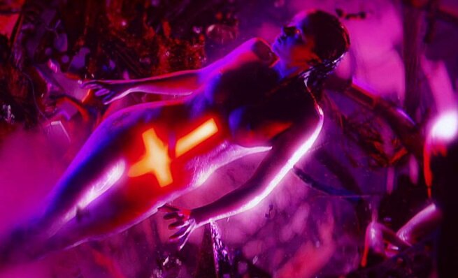 Космические путешествия в "Крови Машин" иногда напоминают ламповый сериал Lexx