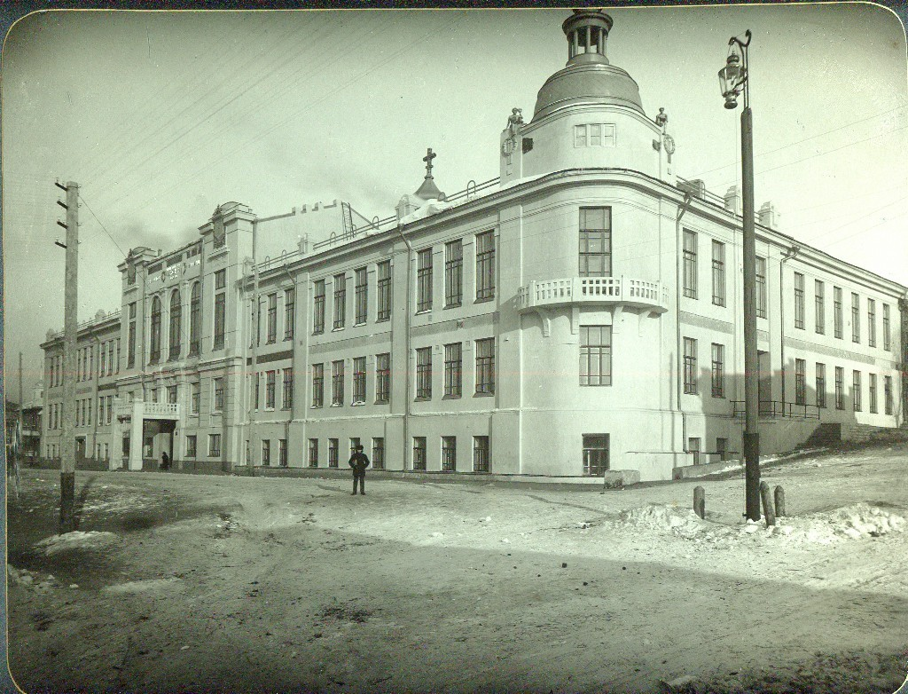 Самарское реальное училище угол Казанской и Успенской, 27. 1913 год
Источник: https://soroka1736.ru/gimnasist
