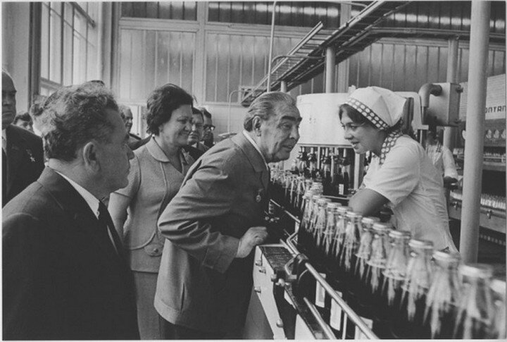 На заводе по производству Pepsi Cola. 1976 год