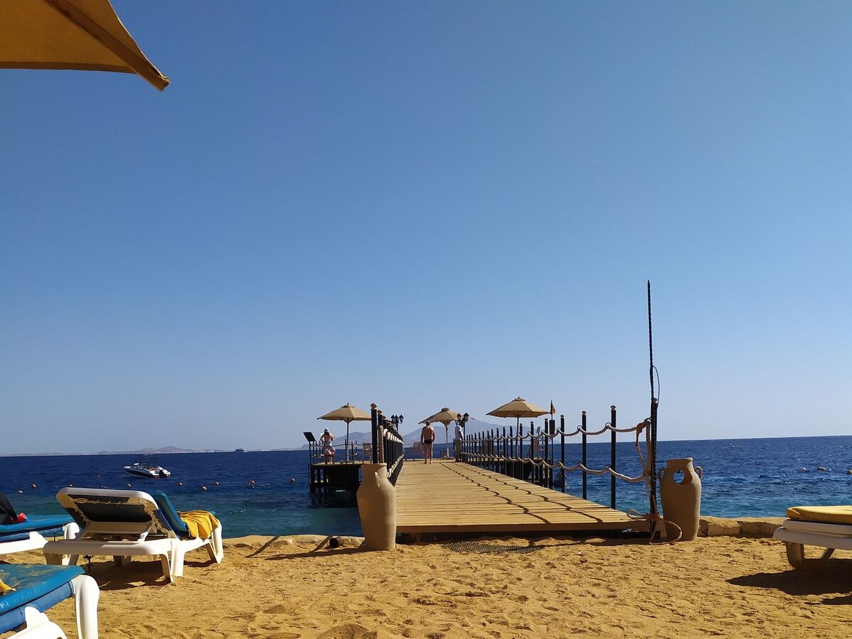 Вид на пирс с пляжа