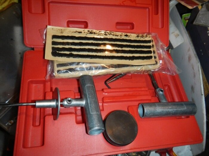 И запаска не нужна: как можно оперативно устранить прокол бескамерной ...