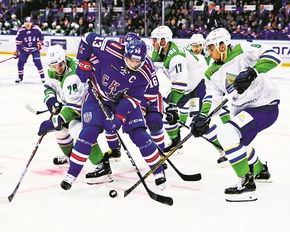 С грозными атаками армейцев можно было справиться только коллективными усилиями. 