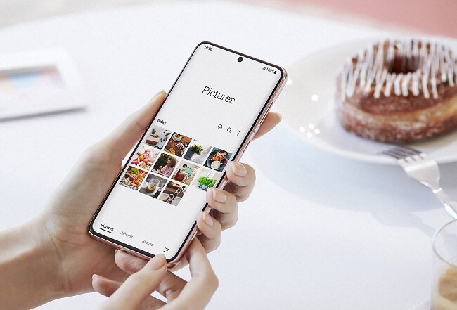 Большой и яркий экран Samsung Galaxy S21 Ultra