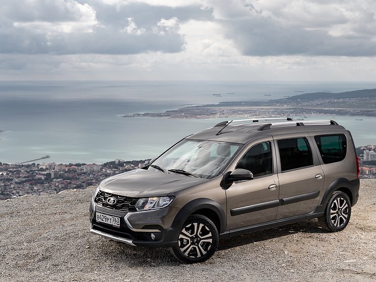 Внешний облик автомобиля получил фирменный Х-дизайн, кардинальным образом переработано внутреннее пространство машины, а также в линейке появился новый 8-клапанный двигатель.