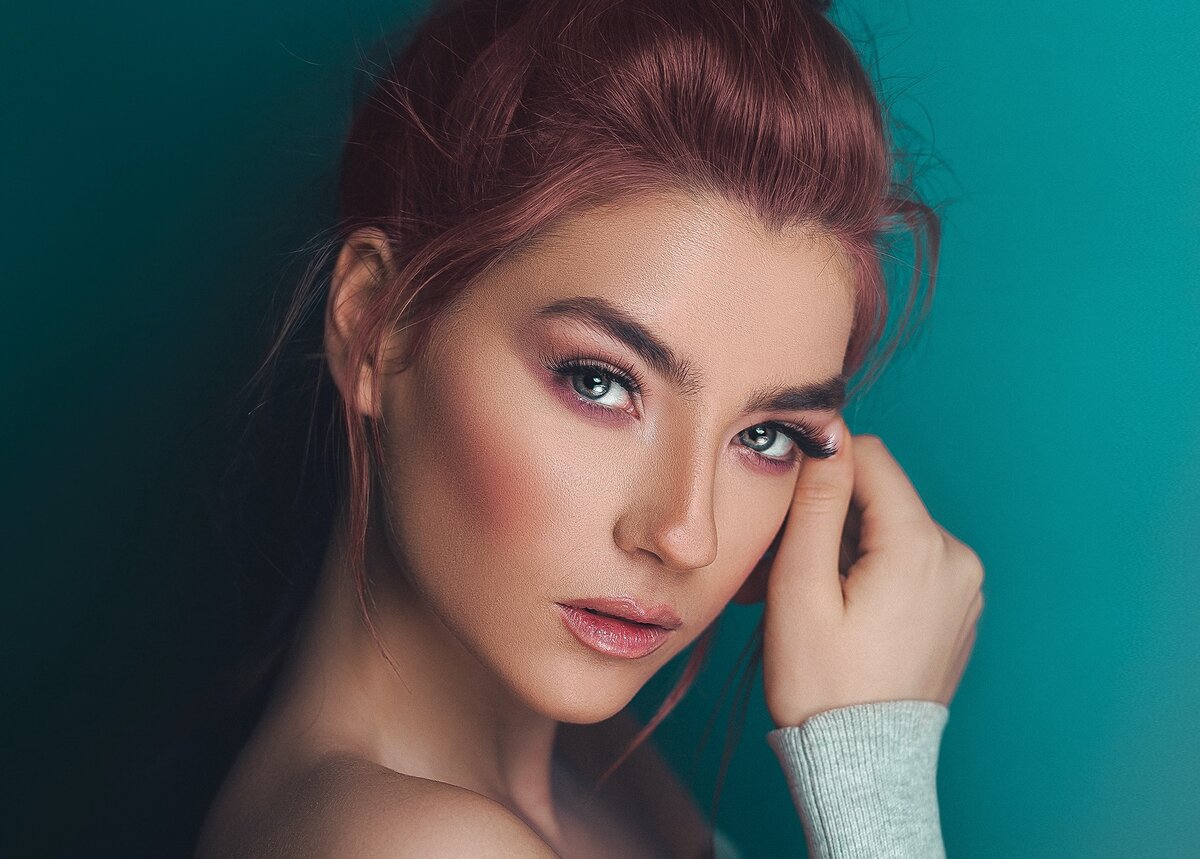 Если у человека испорчена репутация, окружающие начинают смотреть на него свысока. Фото автора Ali Pazani: Pexels . Используется по лицензии Creative Commons   