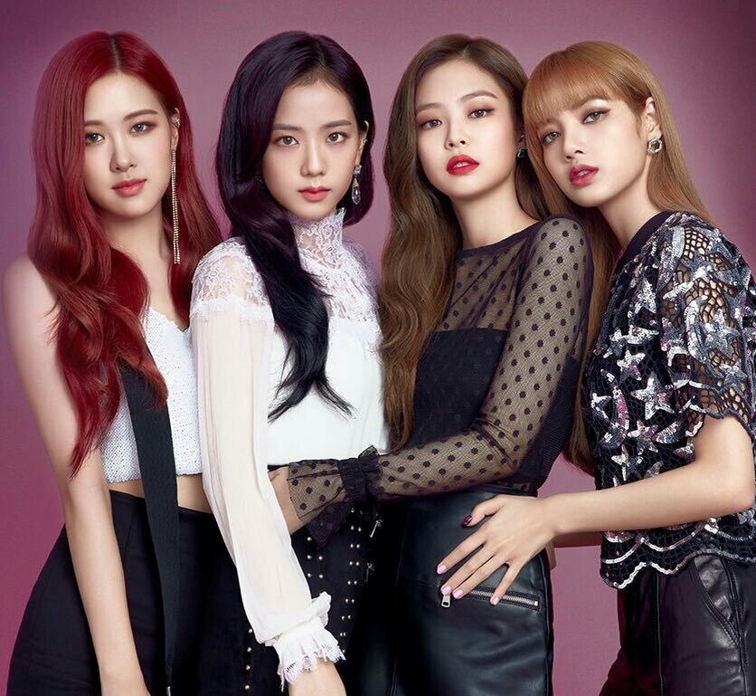 BLACKPINK Это моя самая любимая  k-pop группа. Девченки очень яркие и милые На сцене зажигалочки! У каждой из них, есть свой уникальный талант и своя красота, каждая из них уникальная.