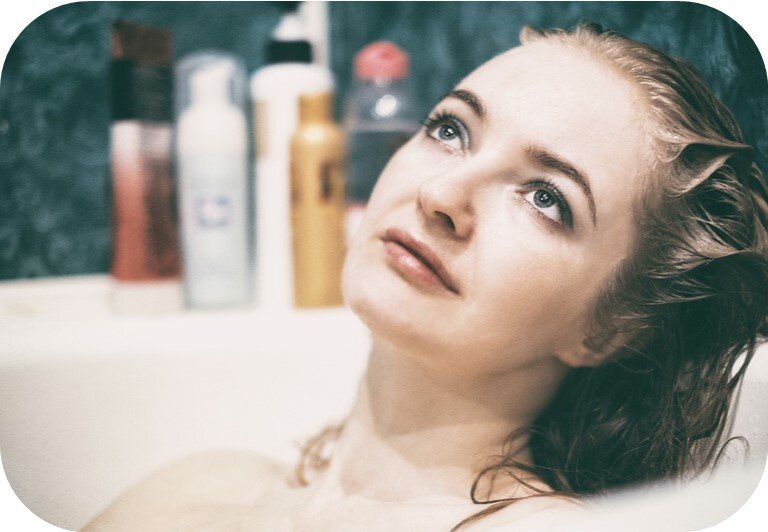 https://cdn.pixabay.com/photo/2016/04/28/09/16/girl-1358371_960_720.jpg
