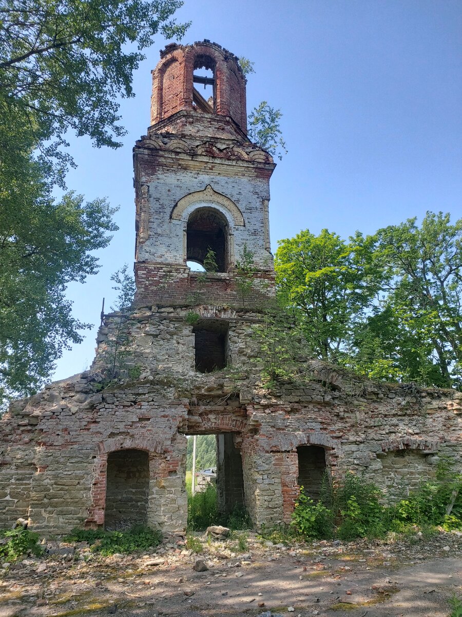 Вид колокольни с обратной стороны