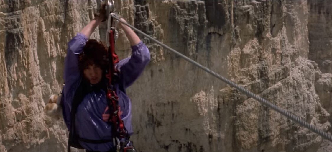 Сначала все шло неплохо. Кадр из фильма "Скалолаз" (1993 г.)