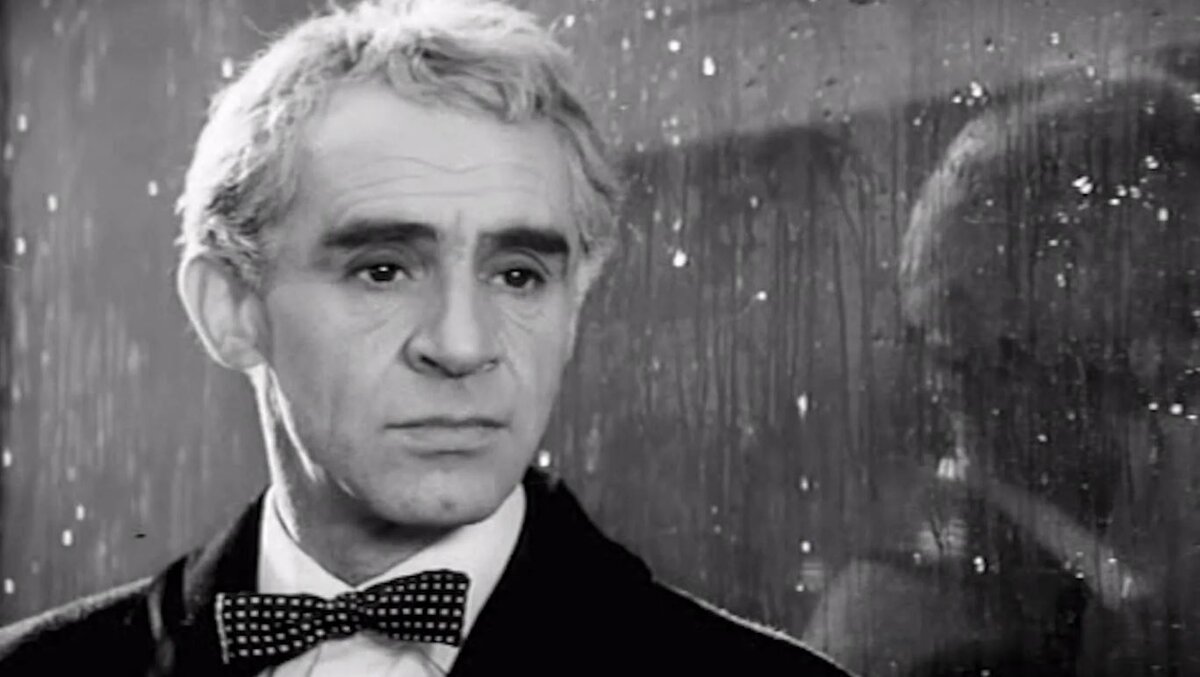 Кадр из фильма "Фокусник" (1967). Зиновий Гердт в роли Виктора Михайловича Кукушкина, иллюзиониста 