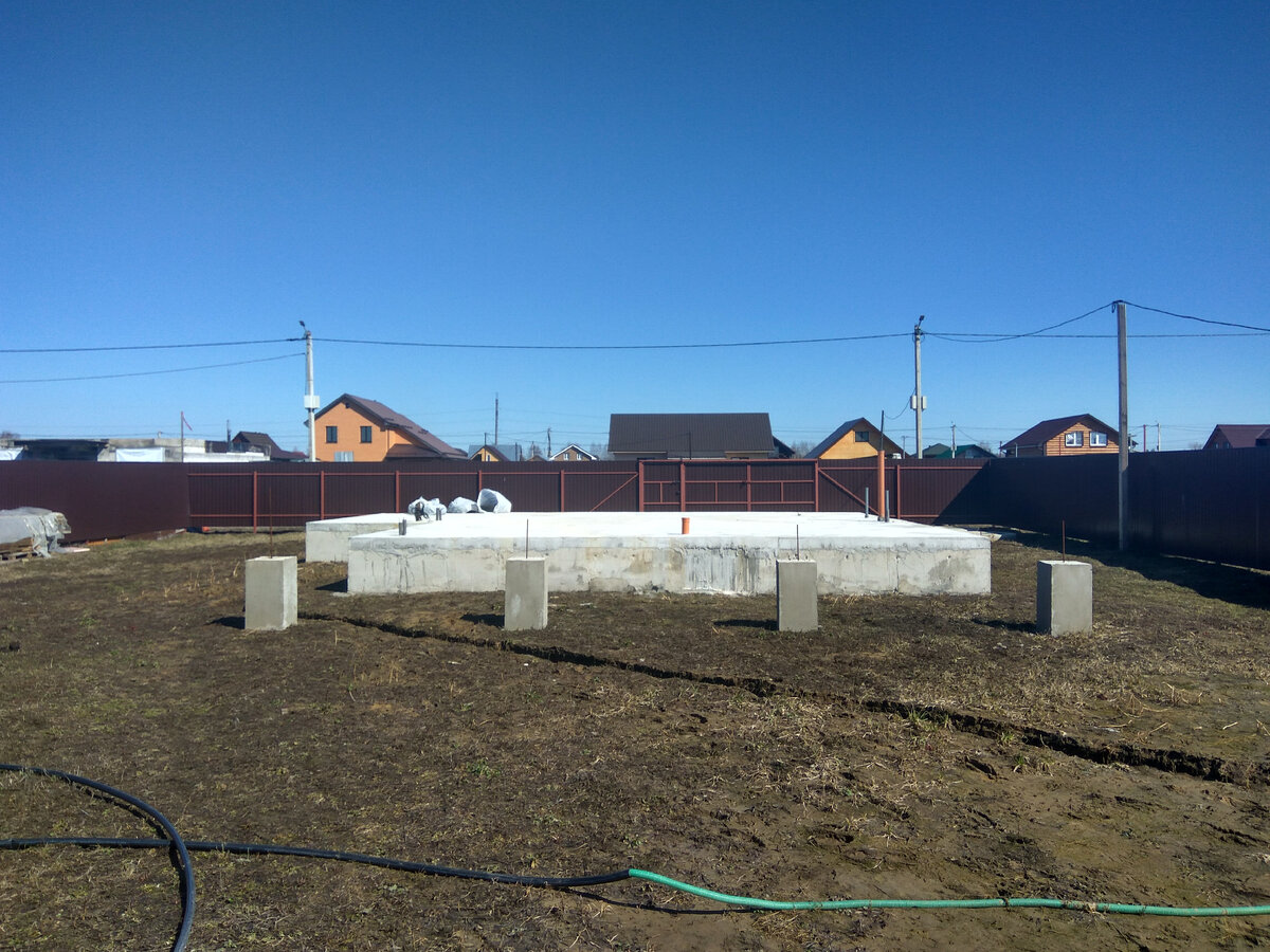 Фундамент лента, монолитная плита, столбы под веранду