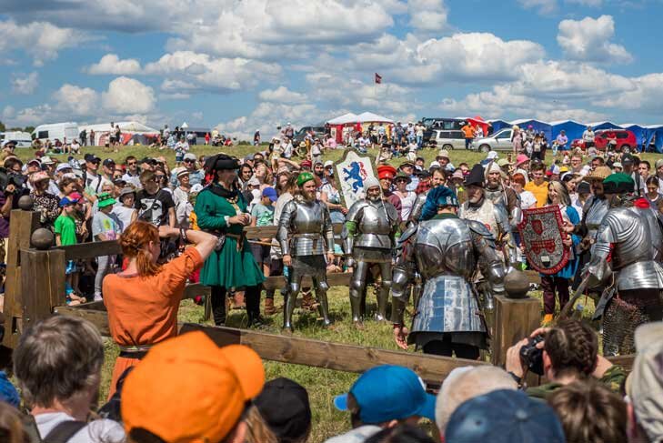    Фестиваль «Сибирский огонь» собрал 500 реконструкторов под Новосибирском. Фото Андрея Заржецкого