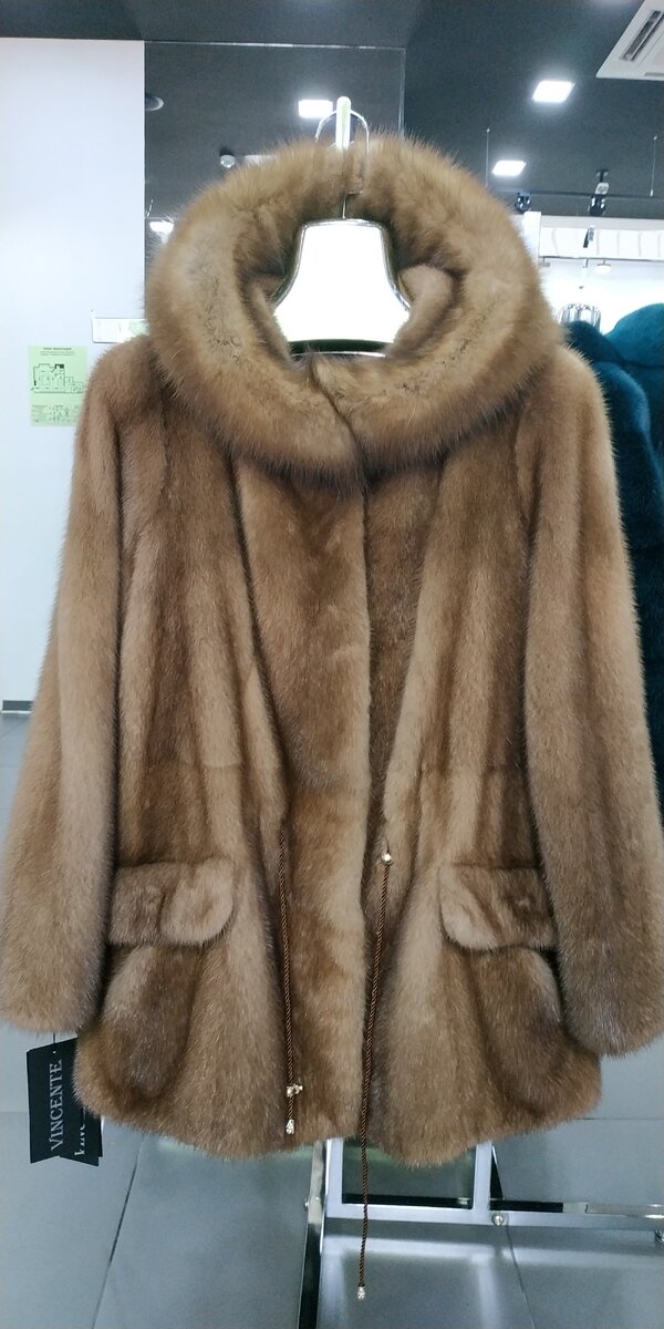 Шуба из норки цвет "пастель" отделка мехом куницы