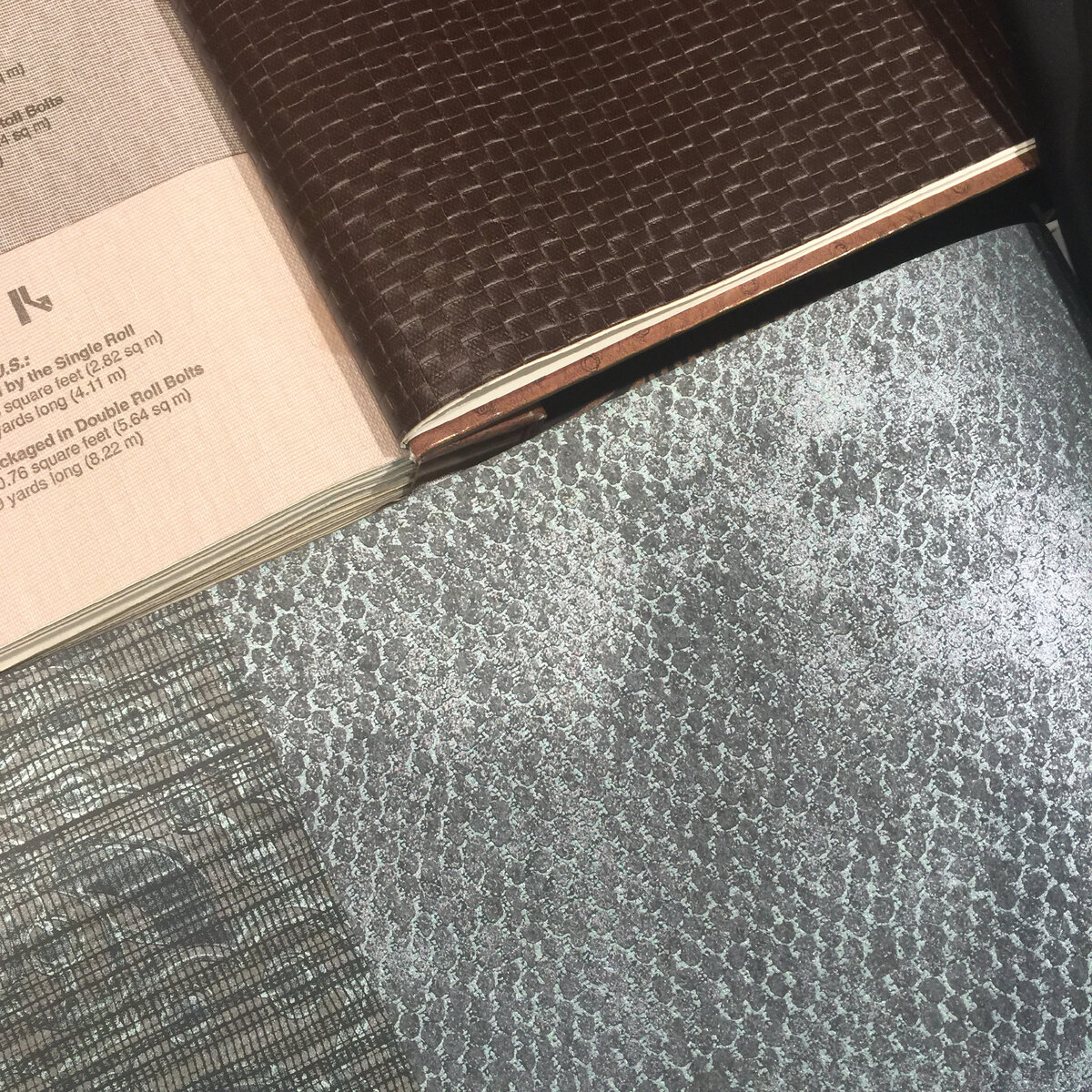 Обои с фактурой  из кожи