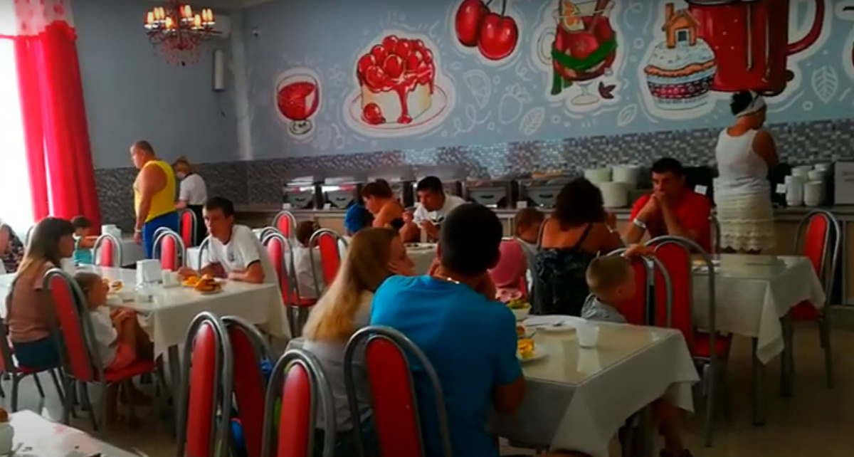 Полный зал в одном из отелей