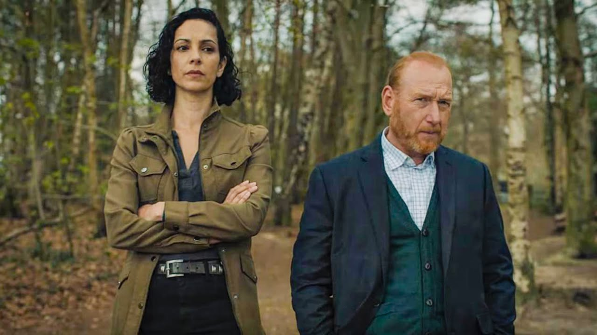 кадр из сериала "Детективы из Челси"