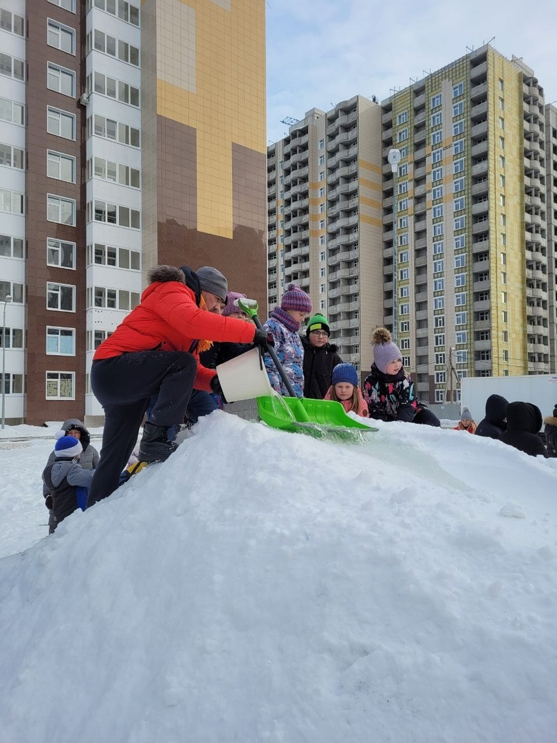 Строим горку для жителей